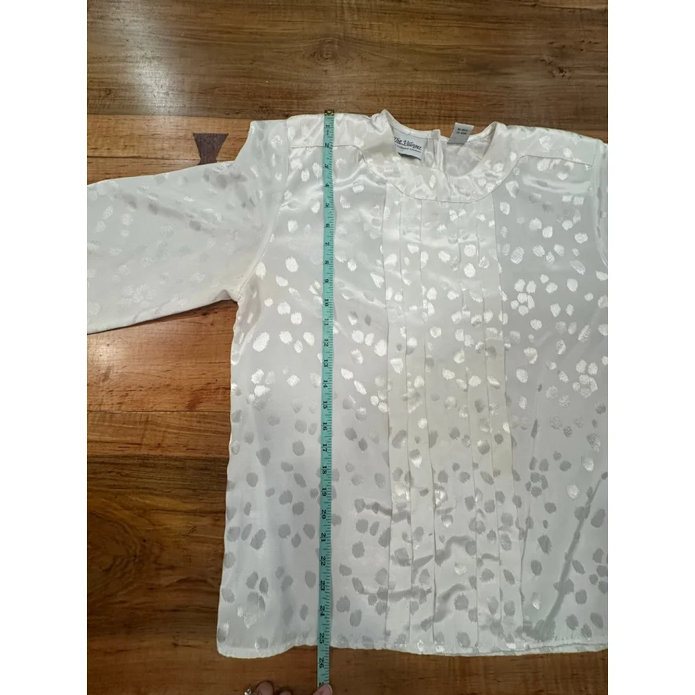 The Villager Liz Claiborne White Jacquard Satin Blouse Medium